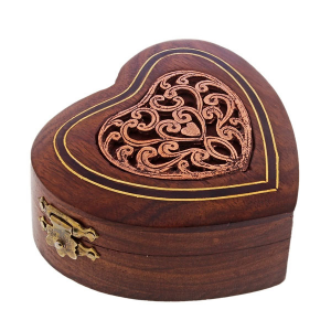 деревянная шкатулка Сердце
